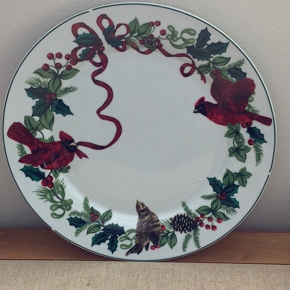 Royal Norfolk Other - Royal Norfolk 10" Cardinal Christmas Red and Green Holiday Decor Plate